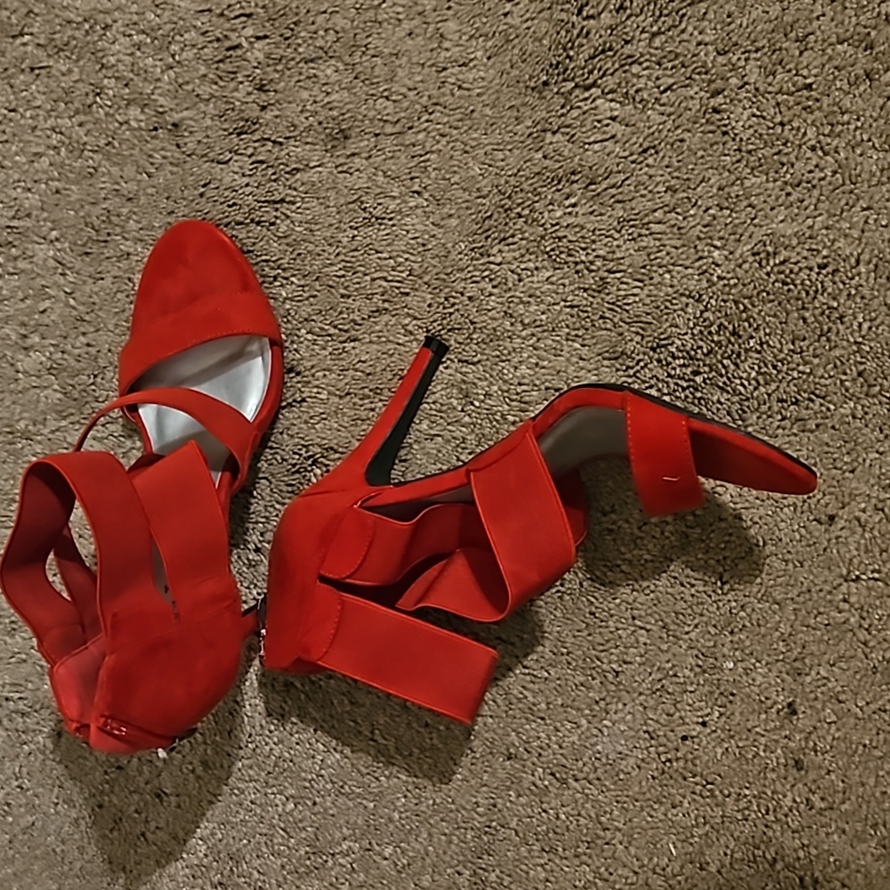 Women Heel - Picture 3 of 3